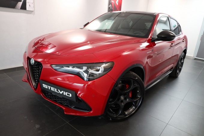 Alfa Romeo - Stelvio 2,2 16V 210PS AT8 Q4 VELOCE